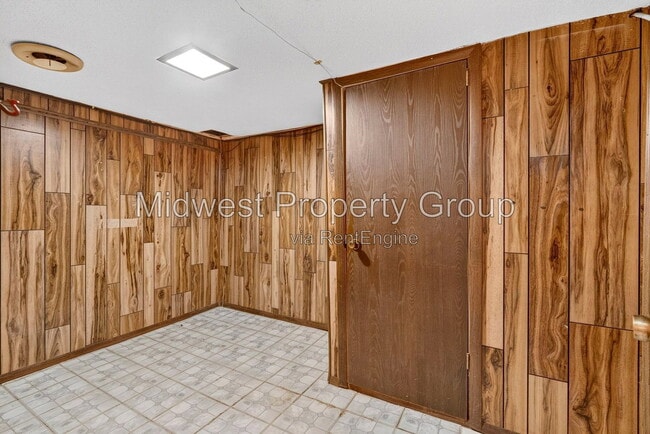 Building Photo - 1208 Verl Pl