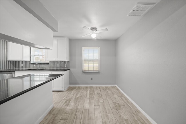 Building Photo - 13411 Anna Ct