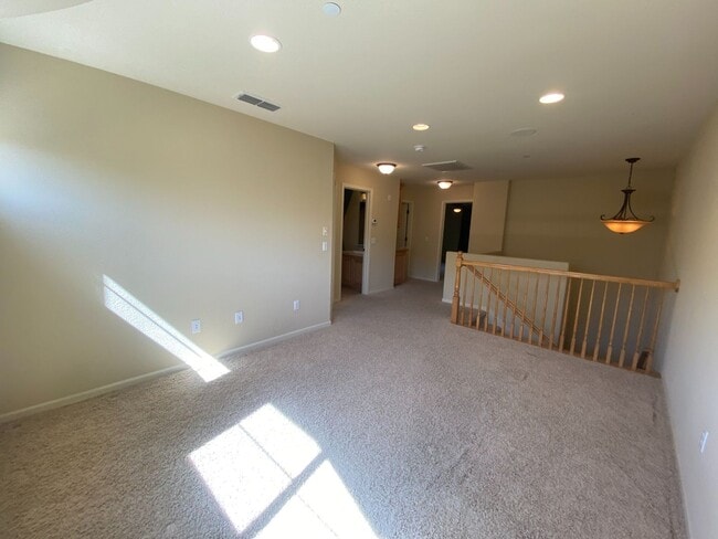 Building Photo - Spacious 2BD Condo with Loft & 2-Car Garage Near Intel and Willow Hill Park