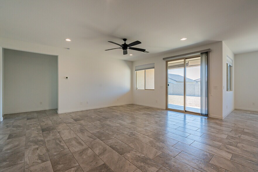 Building Photo - 15877 W Mauna Loa Ln