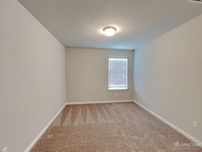 Building Photo - 13551 Paxton Blvd