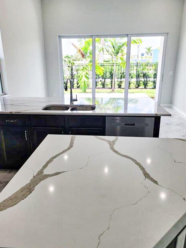 Building Photo - 5300 Thatcher Ct