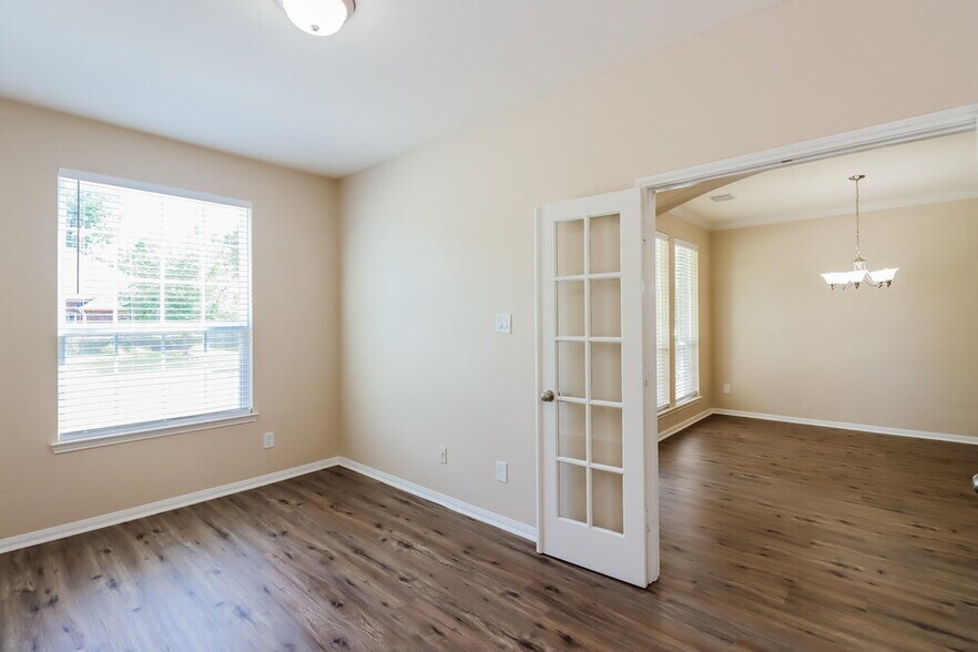 Building Photo - 6934 Jenny Lake Dr