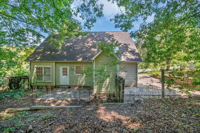 Building Photo - 10800 Whittersham Dr