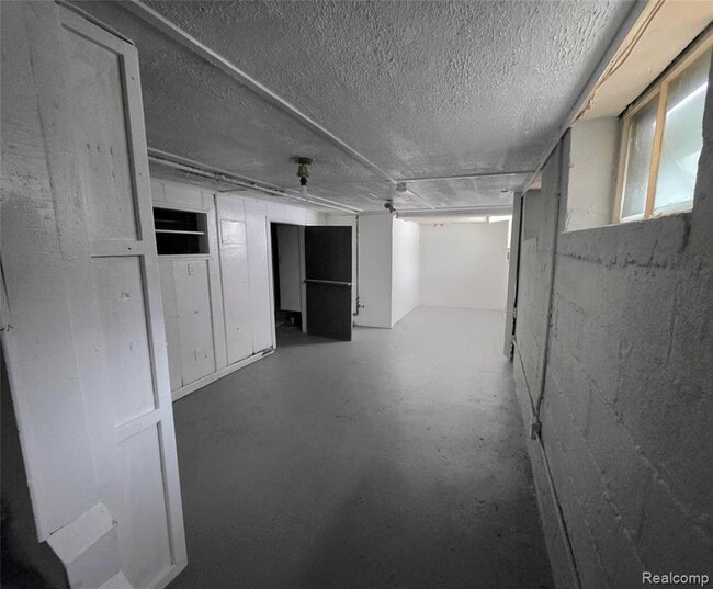 Building Photo - 18244 Lenore Ave