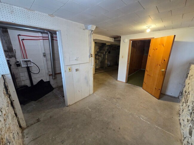 Building Photo - 331-33