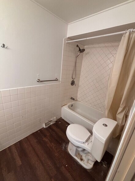 Building Photo - 3055 N 6th St