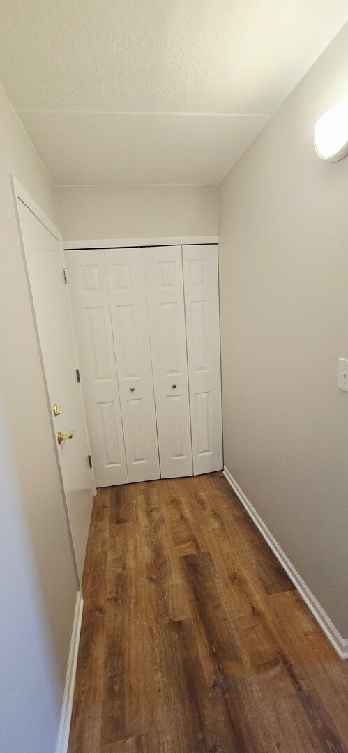 Building Photo - 318 W Naperville Rd