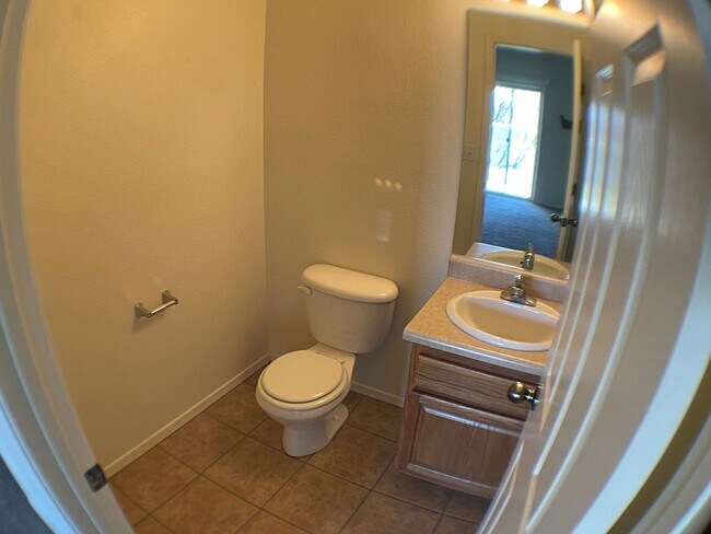Building Photo - Spacious 3BR Townhome in Bellemont | Fenced Yard + 2-Car Garage