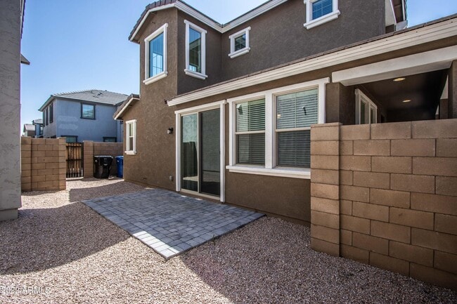 Building Photo - 261 N Sandal