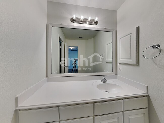 Building Photo - 16843 Blackberry Lily Ln