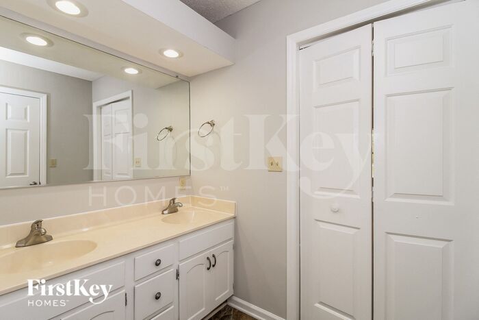 Building Photo - 4109 Benton Creek Dr