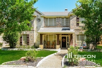 Building Photo - 2020 Hillcroft Dr