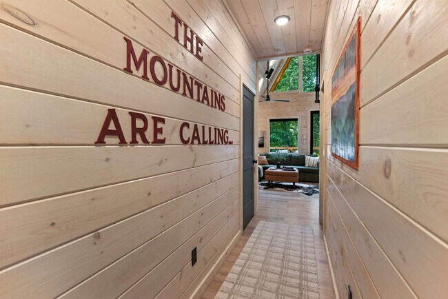 Building Photo - 1903 Ash Pass