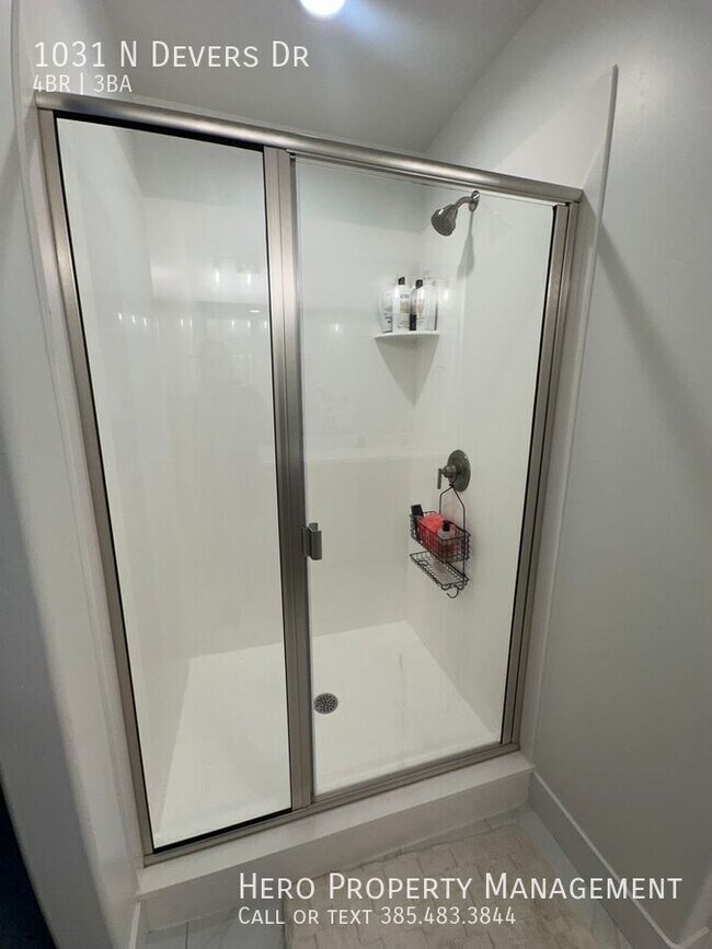 Building Photo - 1031 Devers Dr