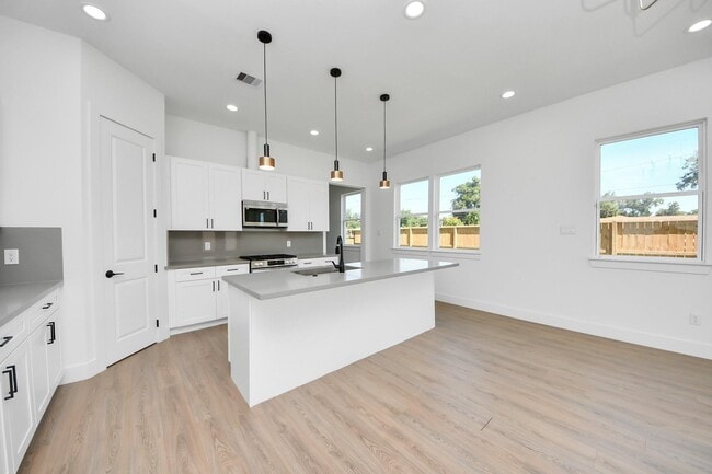 Building Photo - 4129 E Toliver St