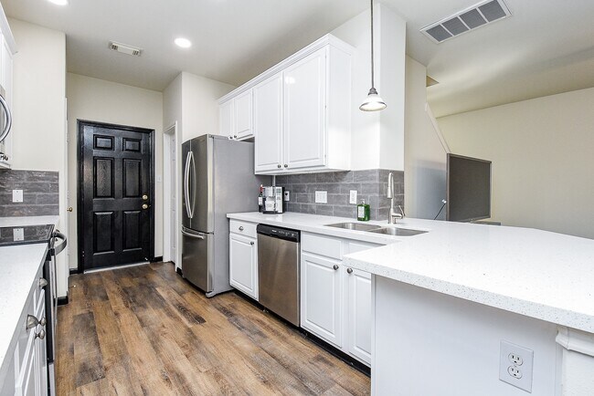 Building Photo - 87 Blue Creek Pl