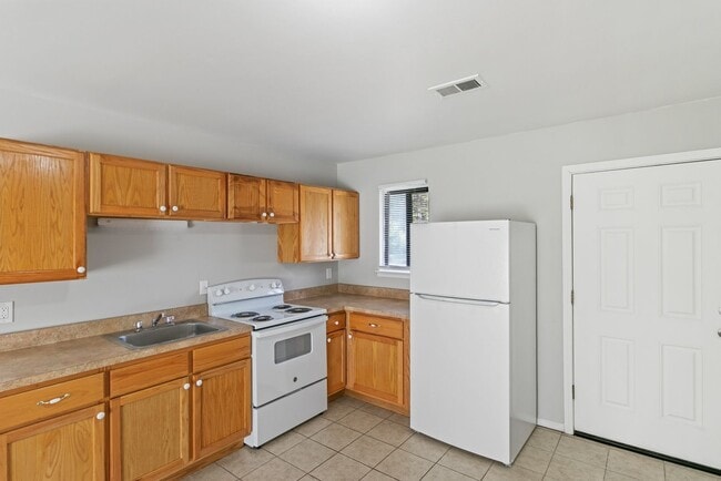 Interior Photo - Airport Apartments (DCP Venture 3 LLC)