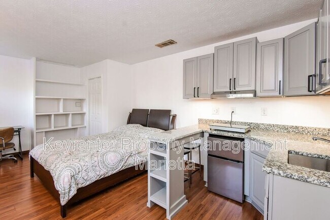 Building Photo - 1312 Brandl Dr SW