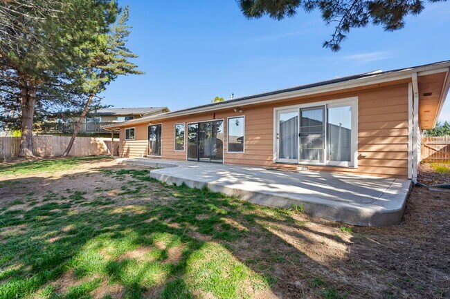 Building Photo - 7065 W Amity Rd