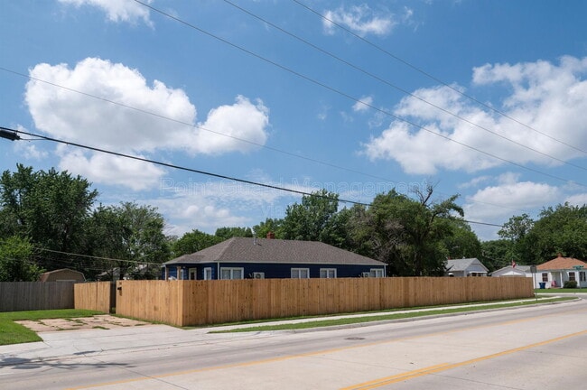 Building Photo - 1301 E Mount Vernon St