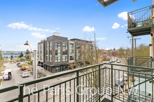 Building Photo - Phinney Ridge Condo with Den & Green Lake/...