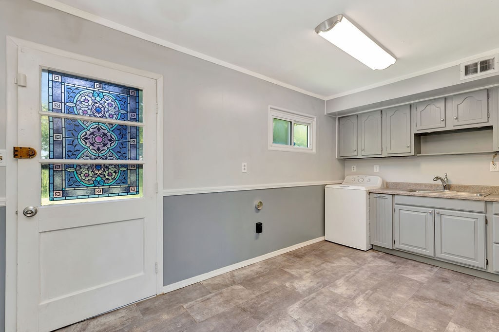 Building Photo - 3232 Deshler Dr