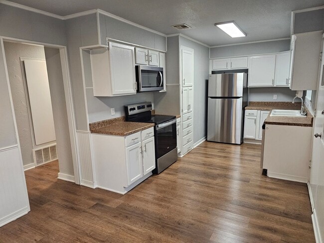 Primary Photo - 3 bed 2 bath Newly Renovated Home For Rent