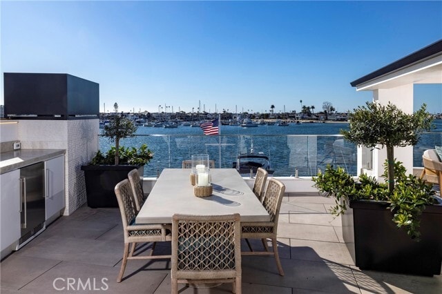 Building Photo - 130 S Bay Front