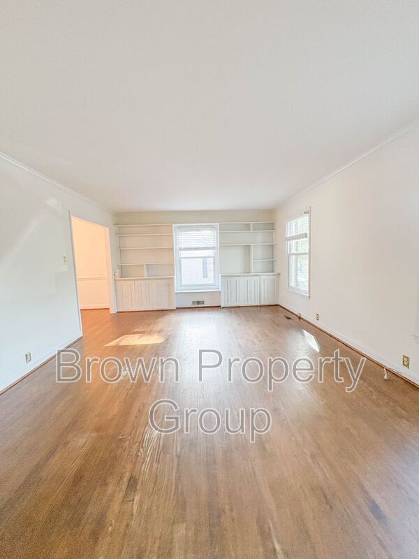 Building Photo - 2522 Mirror Lake Dr