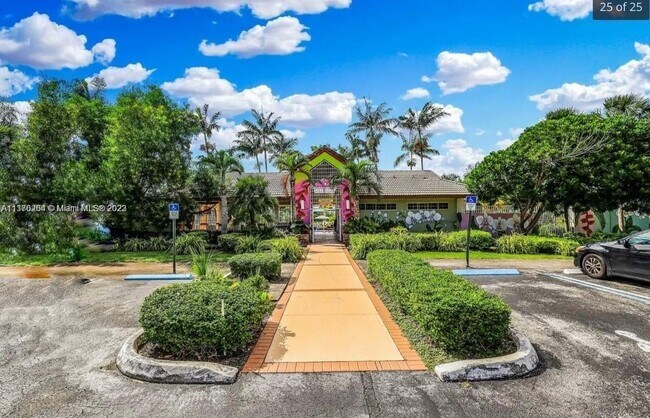 Building Photo - 10610 SW 158th Ct