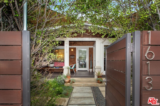 Building Photo - 1613 Cabrillo Ave