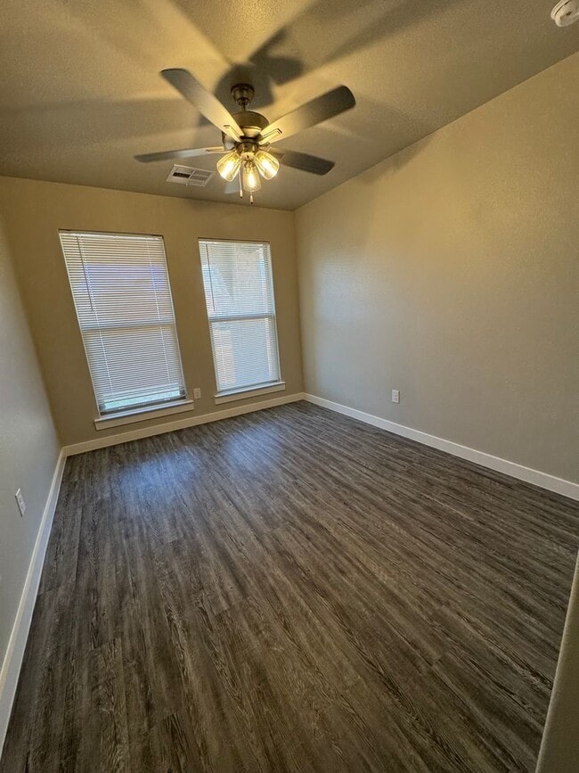 Building Photo - 4 Bedroom in Harvest