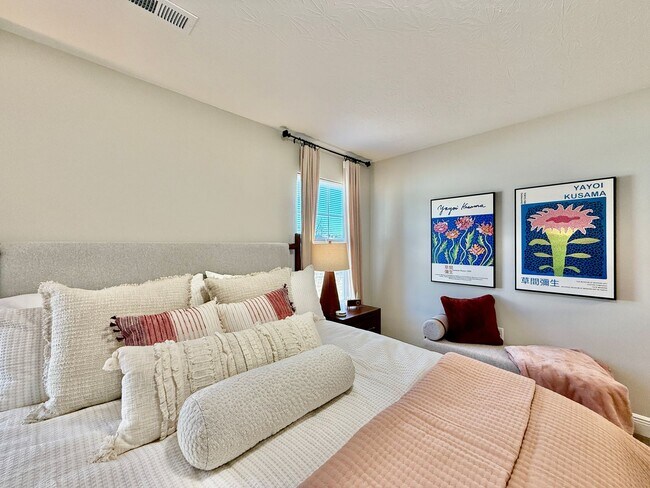 Building Photo - Cozy Equestrian Themed Getaway in Wilmington