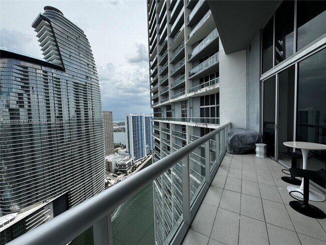 Building Photo - 475 Brickell Ave