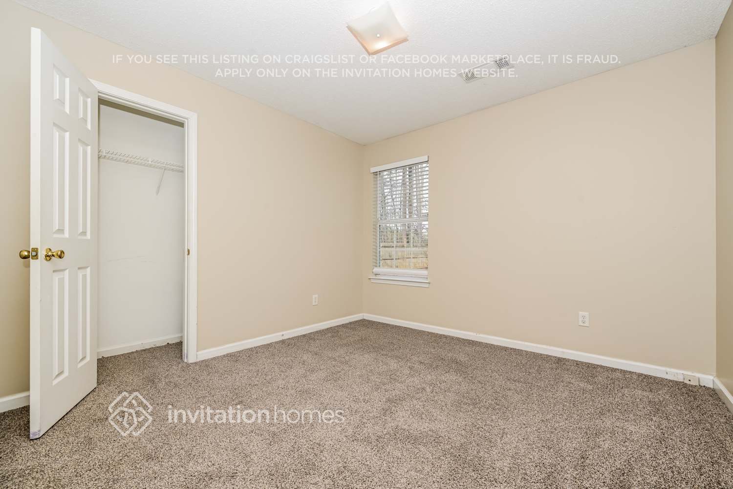 Building Photo - 363 Ermines Way