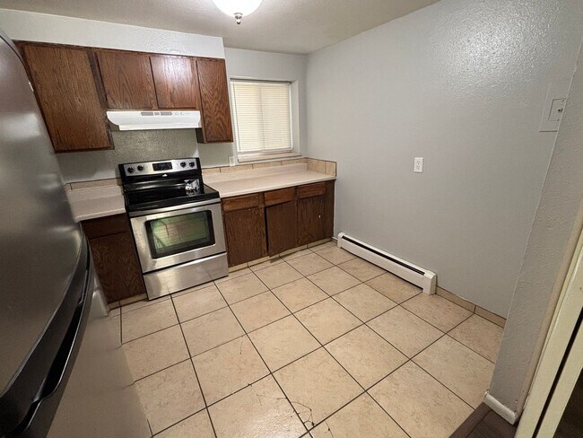 Building Photo - 2890 Montebello Dr W