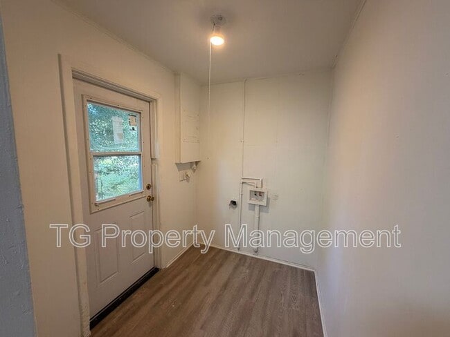 Building Photo - 7273 Melvin Rd