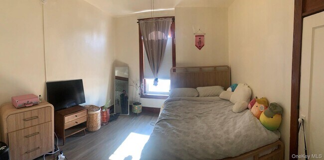 Building Photo - 21 W Main St