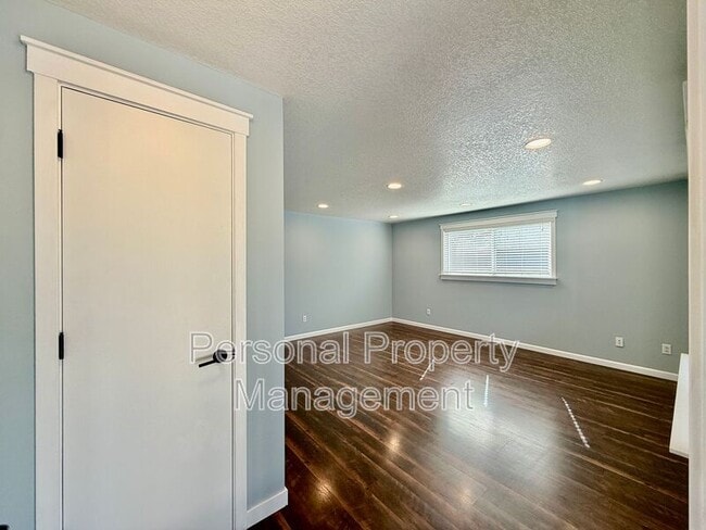 Building Photo - 9719 NE 60th Ave
