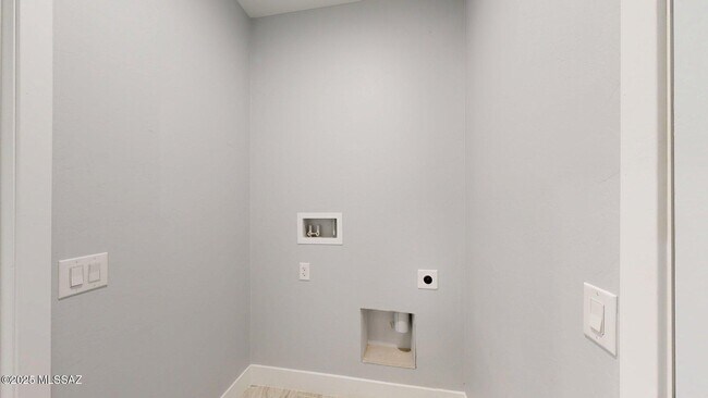 Building Photo - 7095 W Los Reales Rd