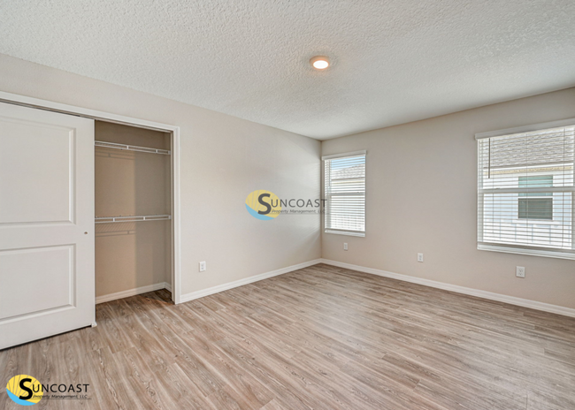 Building Photo - Your New Home Awaits: Stylish 2B/2B Apts w...