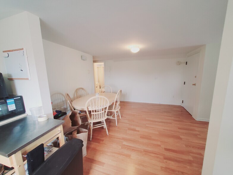 Building Photo - 22 Cove Rd