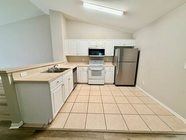Building Photo - Charming 3BR/2BA Lehigh Acres Duplex with 1-Car Garage | Lawn Care & Salt Service Included