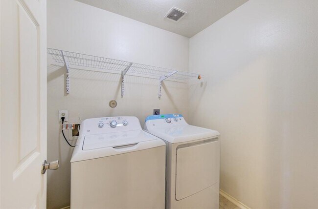 Building Photo - 15002 Sunset Bay Ct