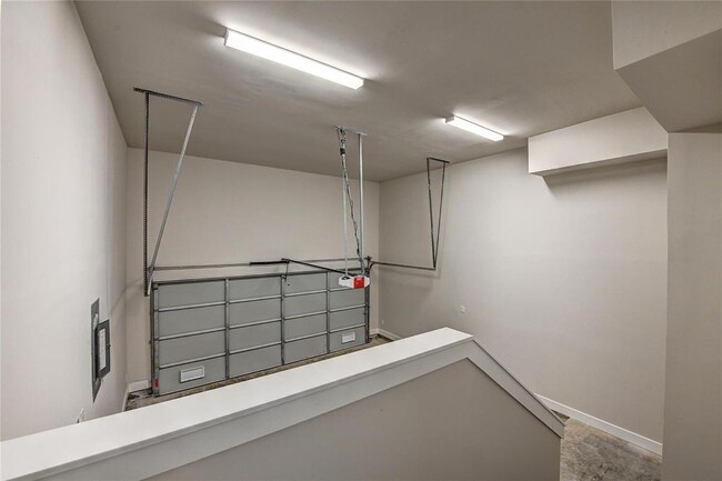 Building Photo - 3362 Pinemont Dr