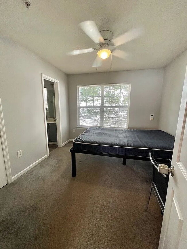 Building Photo - 128 University Village Dr