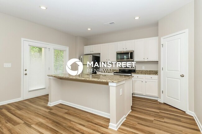 Building Photo - 4 Bedroom Pet-Friendly Home in Locust Grove, GA with Main Street Renewal