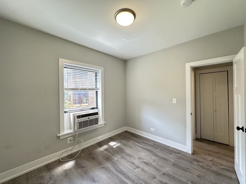 Building Photo - 722 W Brompton