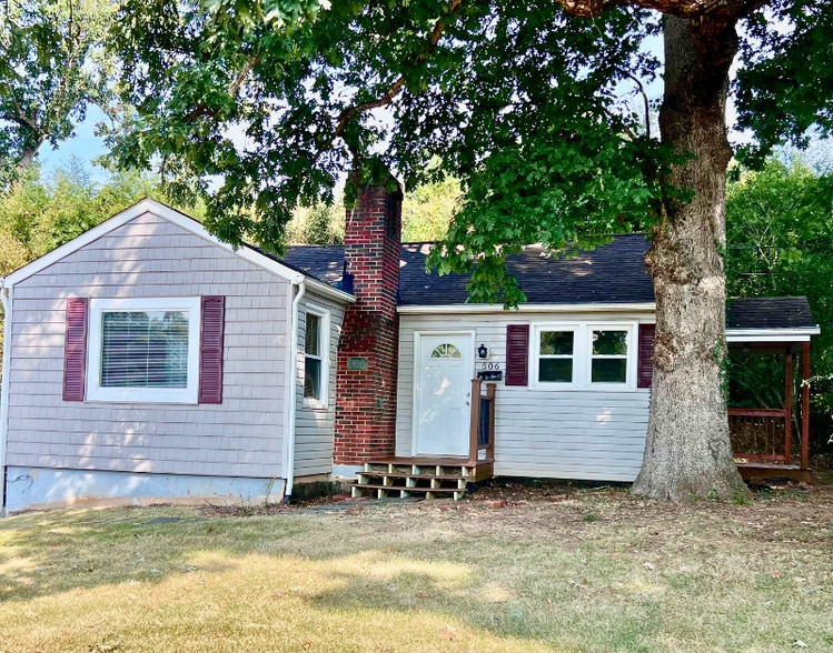 Primary Photo - 506 Thomas Rd